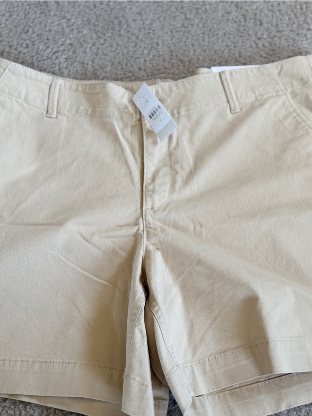 LOFT Monroe 6” Khaki shorts